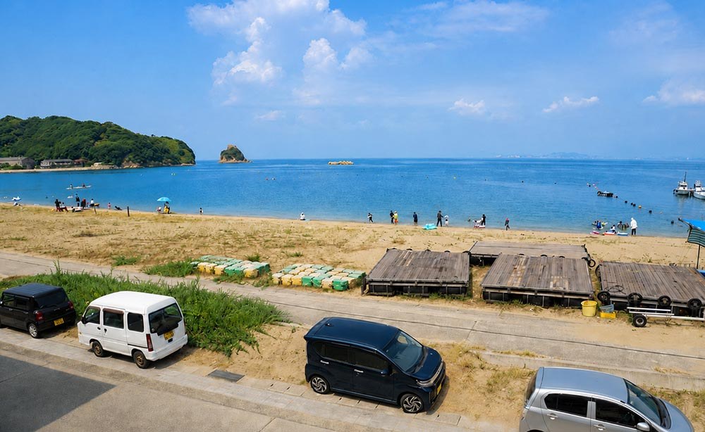 白石島の海辺